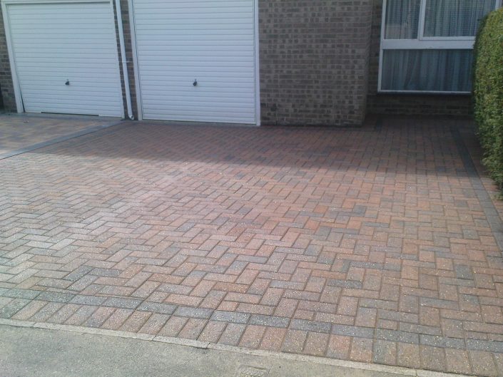 MossOff - Surface cleaning after
